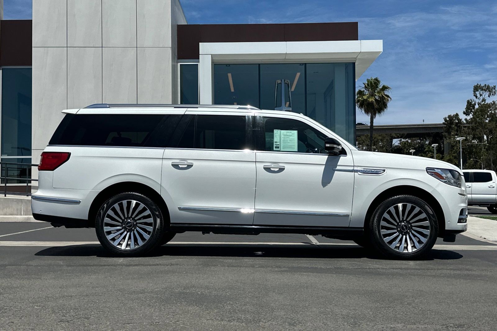 Certified 2021 Lincoln Navigator L Reserve AWD/4WD image 2