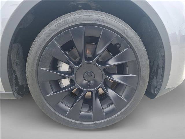 Used 2025 Tesla Model Y Long Range RWD image 17