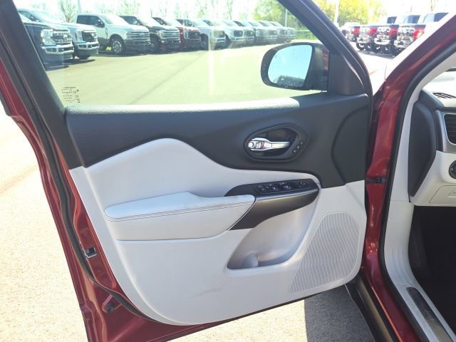 Used 2019 Jeep Cherokee Limited image 25