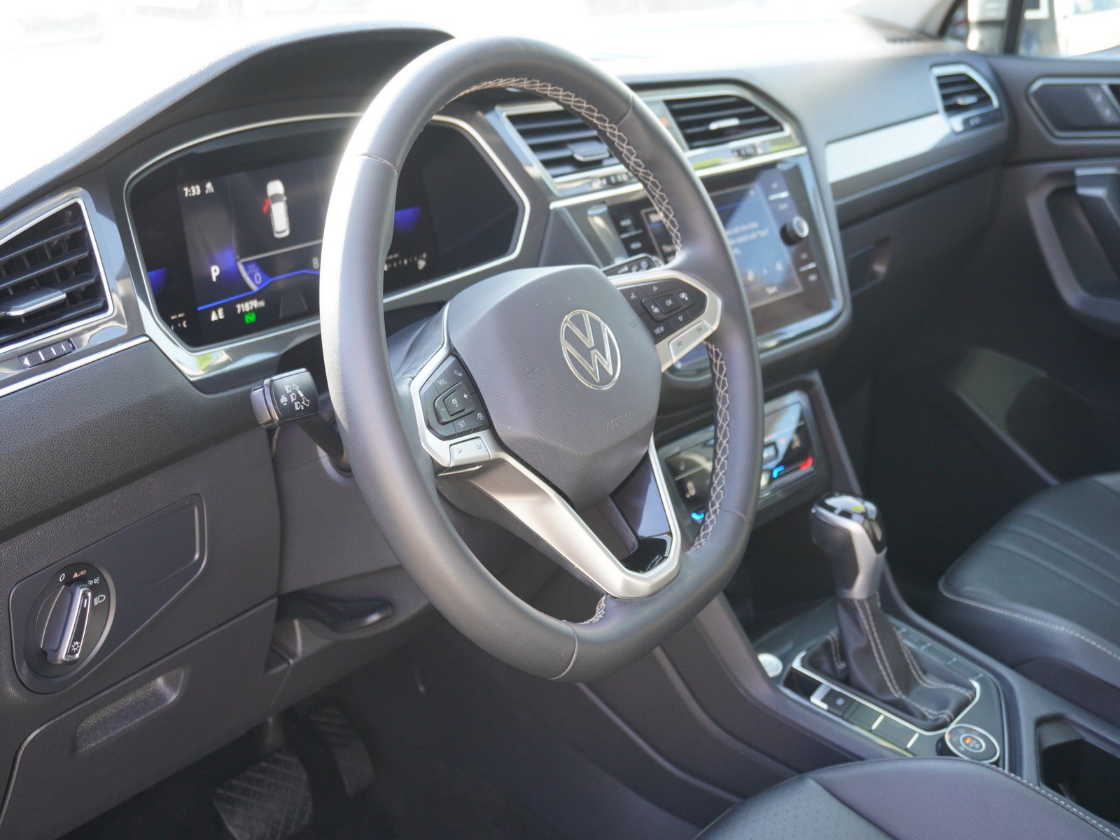 Used 2023 Volkswagen Tiguan SE AWD/4WD image 21