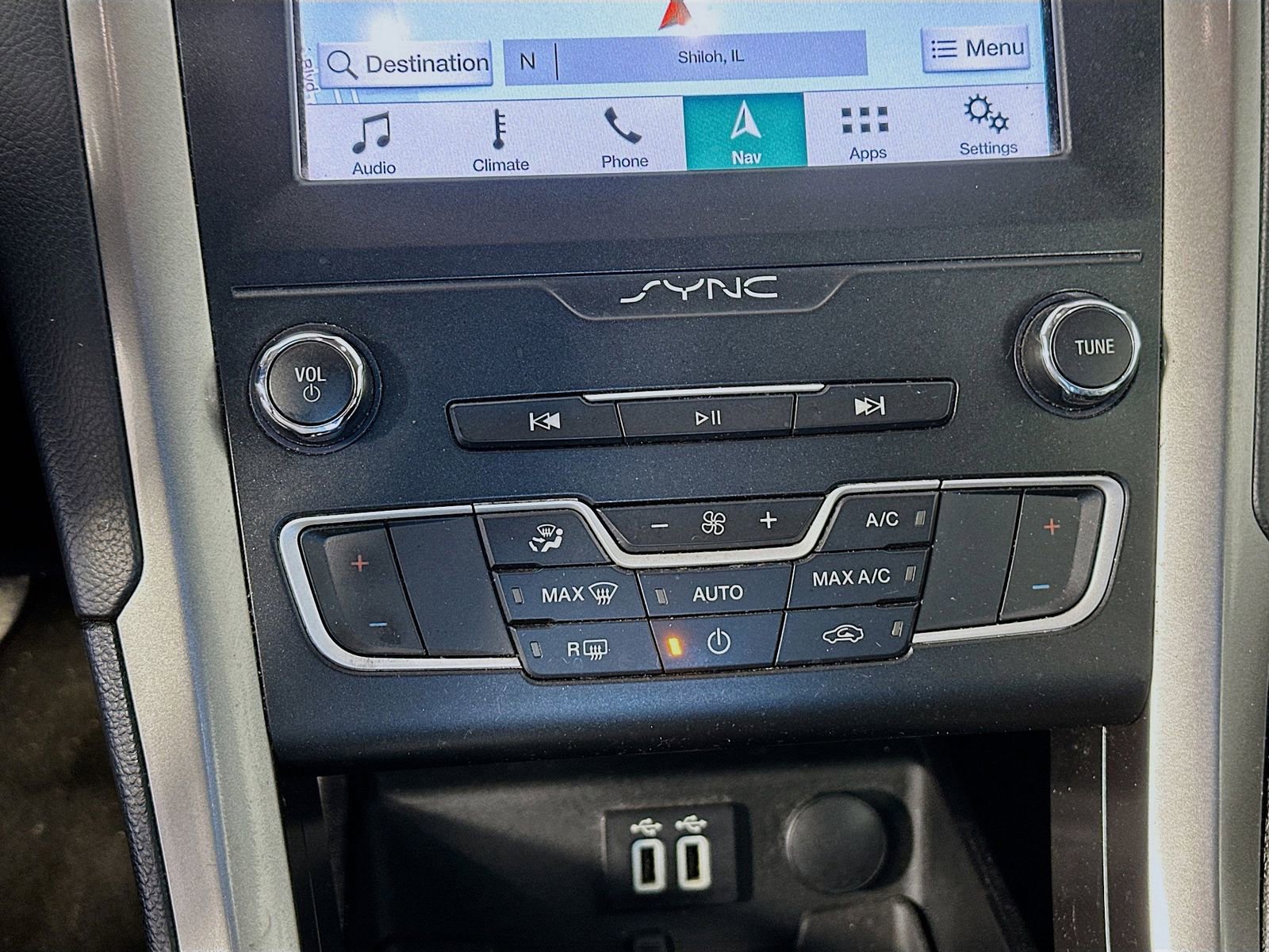 Used 2019 Ford Fusion SE FWD image 16