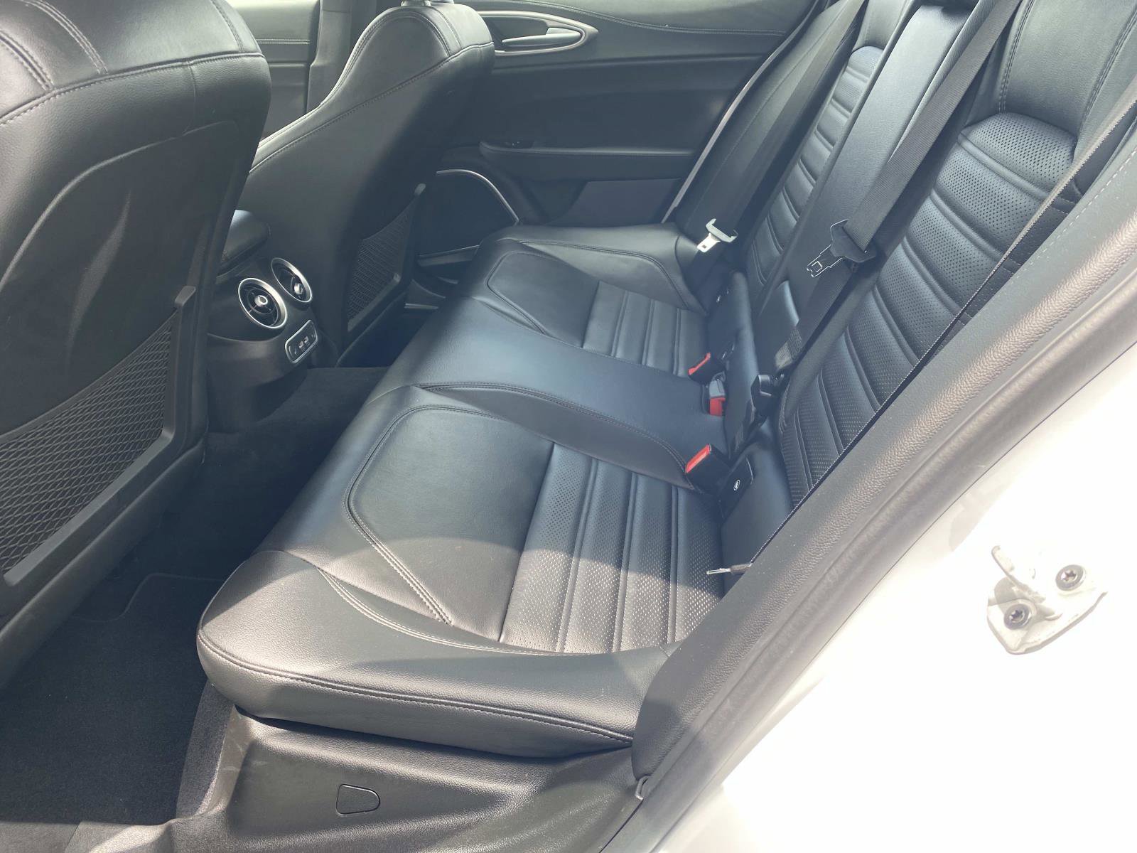 Used 2022 Alfa Romeo Giulia Veloce RWD image 15