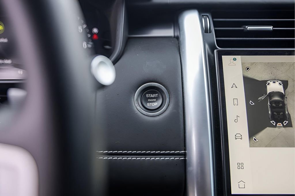 Used 2024 Land Rover Discovery Metropolitan Edition image 21