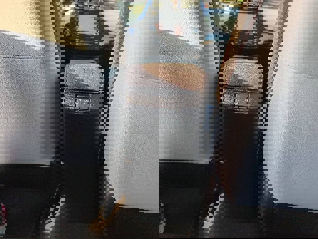 Used 2022 Toyota Prius L Eco image 30