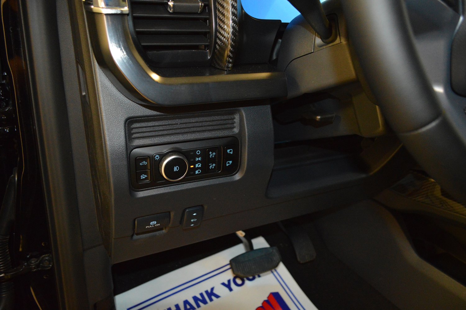 New 2026 Ford F250 Lariat w/ Black Appearance Package image 19