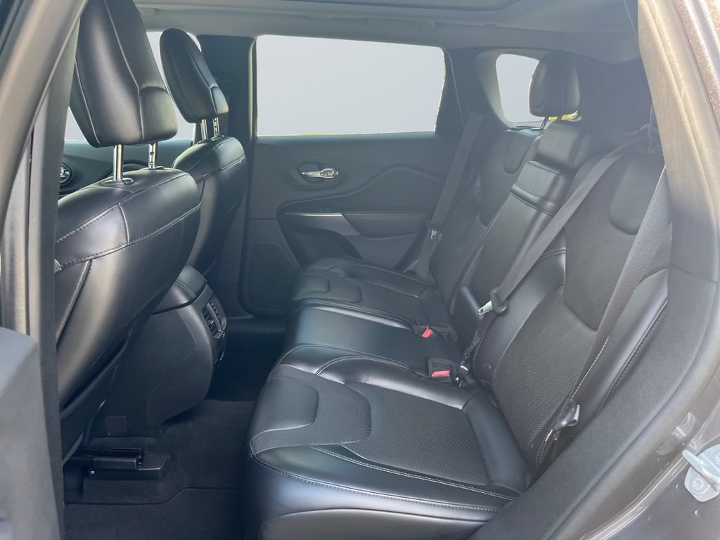 Used 2019 Jeep Cherokee Limited AWD/4WD image 13