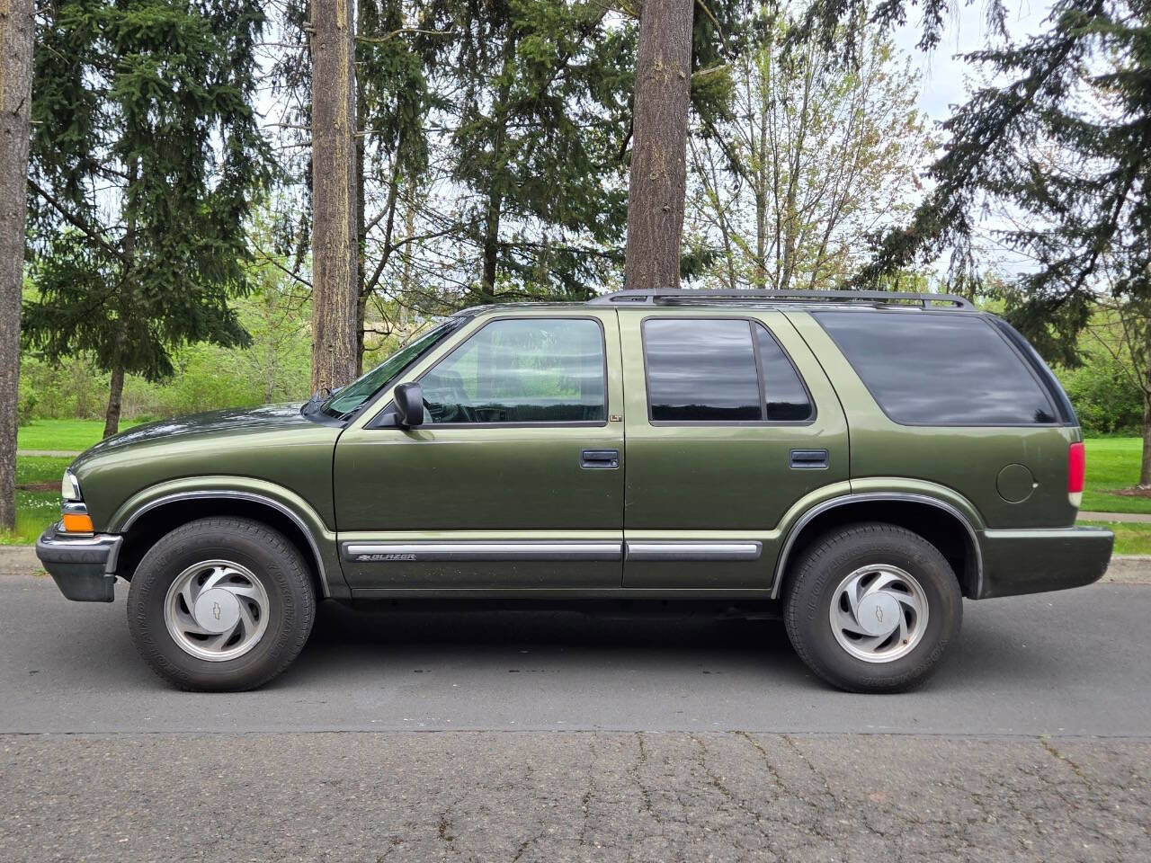 Used 2001 Chevrolet Blazer LT AWD/4WD image 1