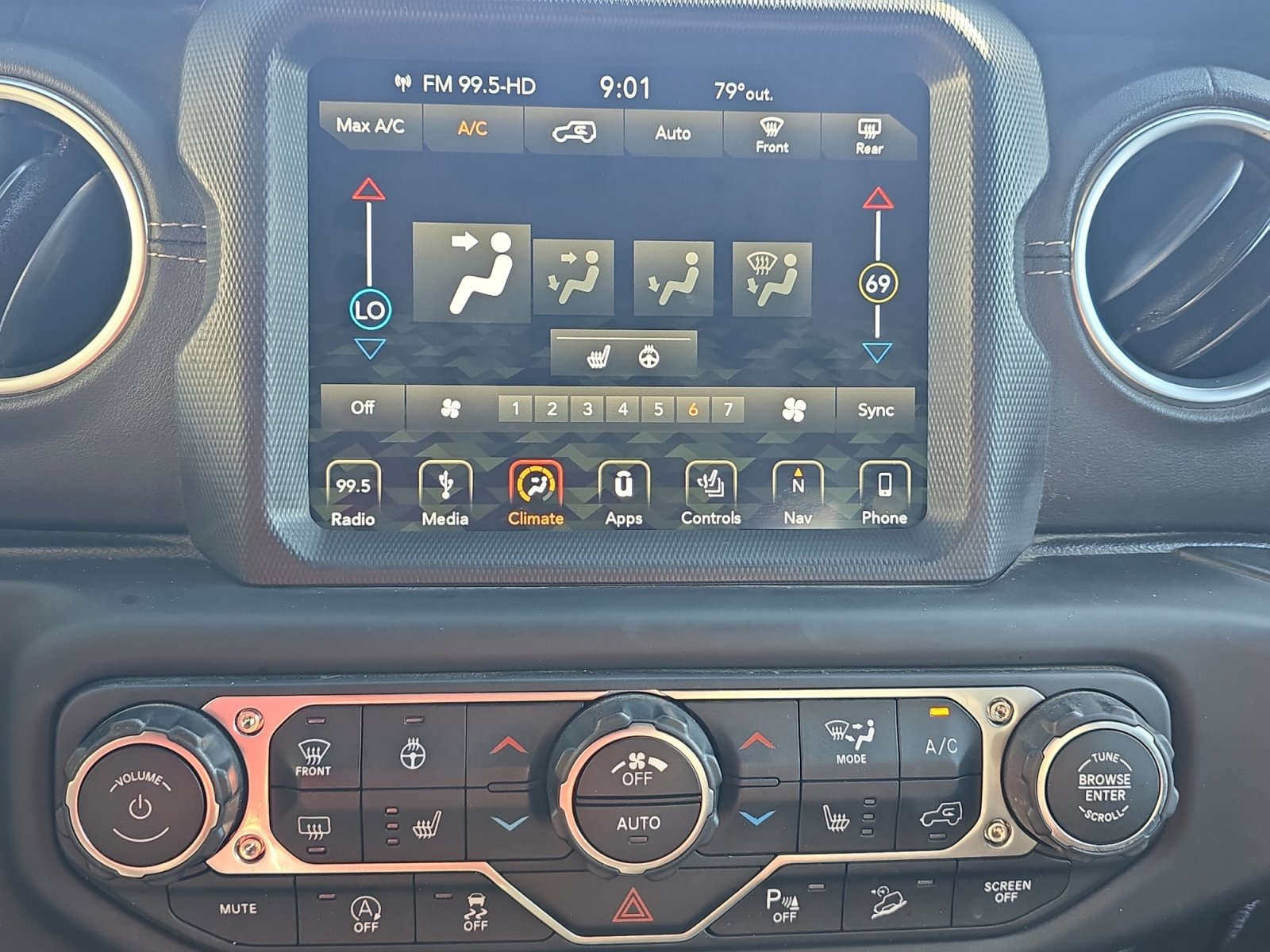Used 2018 Jeep Wrangler Unlimited Sahara AWD/4WD image 18