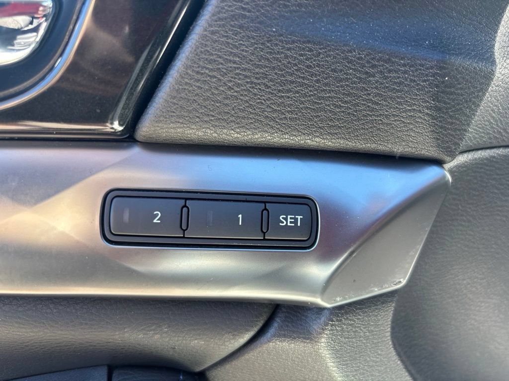 Used 2018 Nissan Maxima SR w/ Midnight Edition FWD image 17