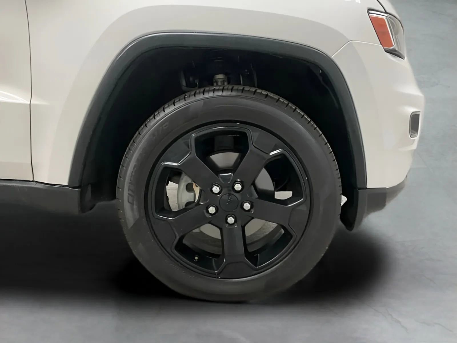 Used 2019 Jeep Grand Cherokee Laredo RWD image 29