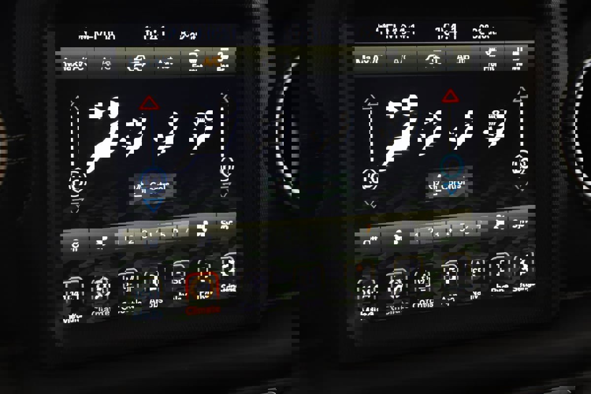 Used 2022 Jeep Wrangler Unlimited Sahara w/ Cold Weather Group image 33