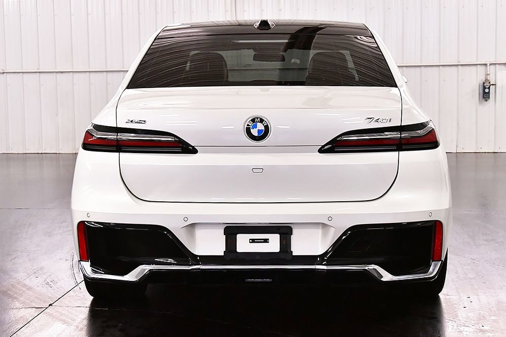 Used 2024 BMW 740i xDrive AWD/4WD image 6