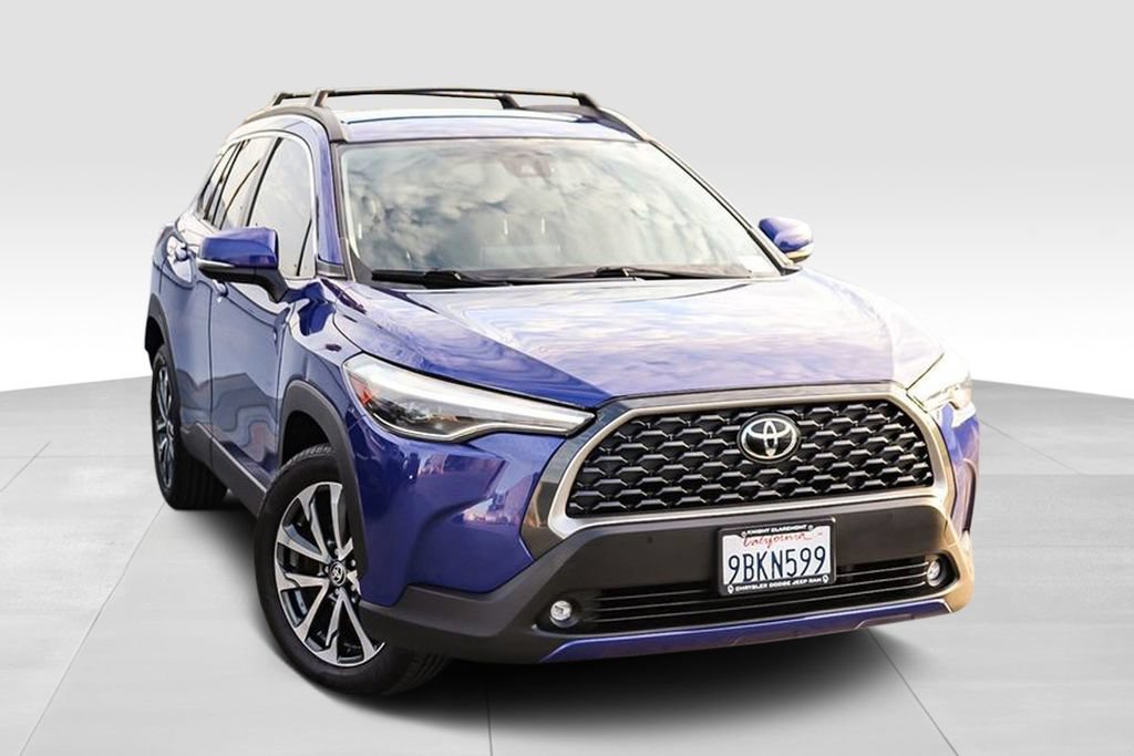 Used 2022 Toyota Corolla Cross XLE FWD image 2