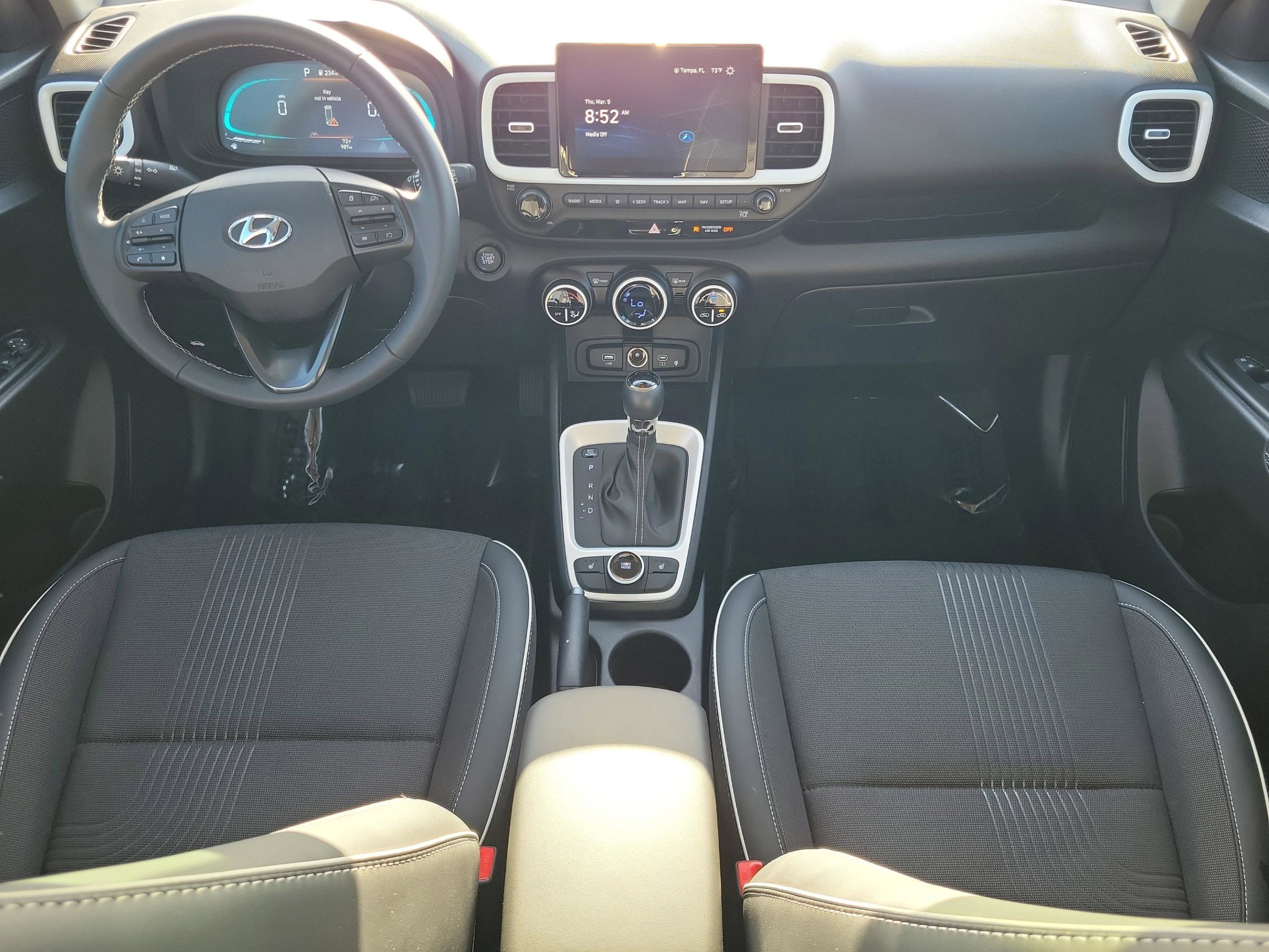 Certified 2024 Hyundai Venue Limited image 9