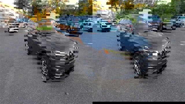 Used 2021 Jeep Cherokee Latitude Lux w/ Comfort/Convenience Group image 3