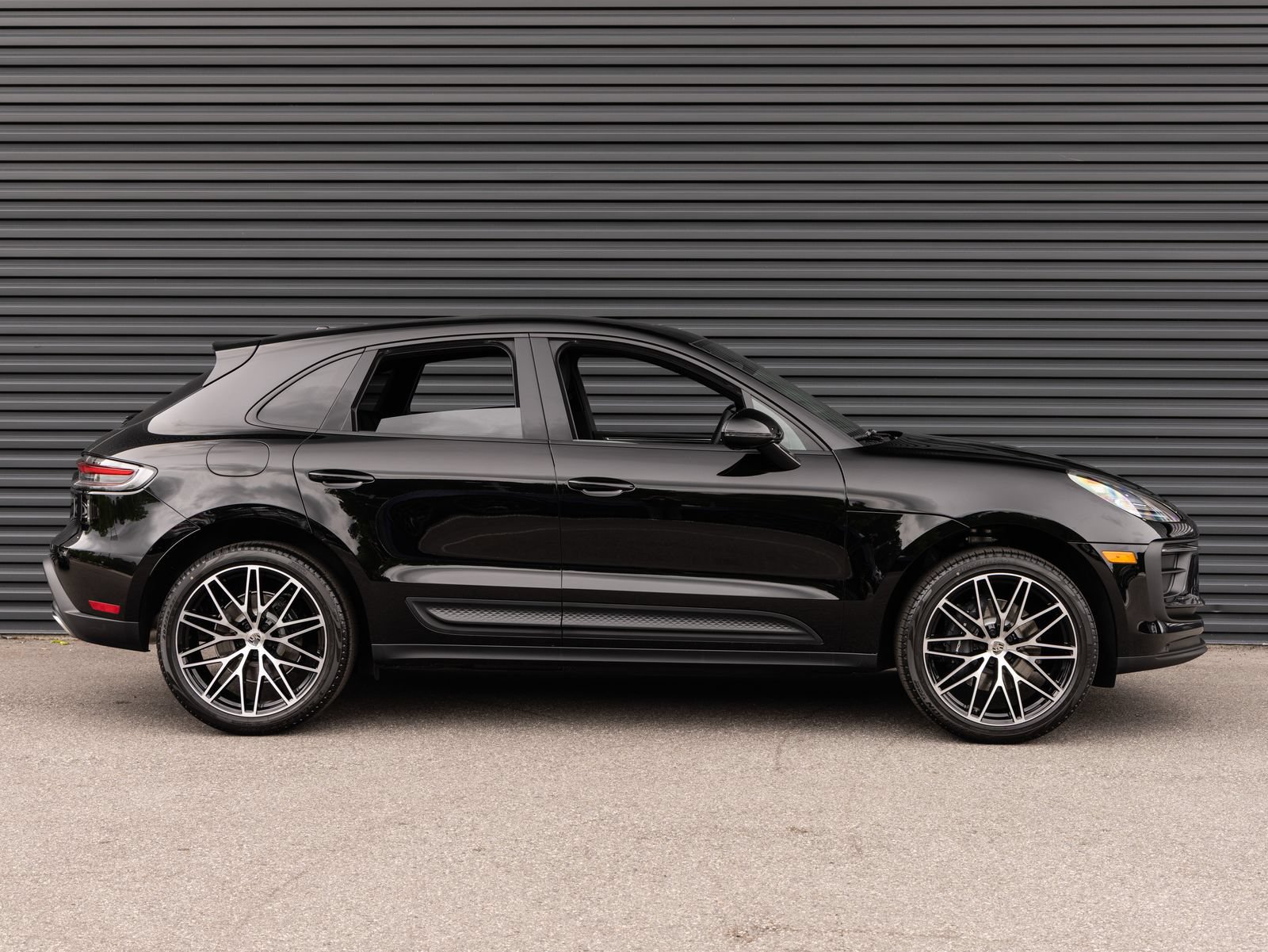 Certified 2026 Porsche Macan AWD/4WD image 8