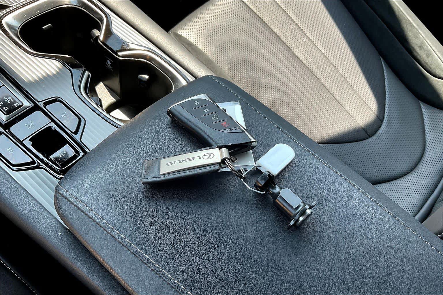 Used 2023 Lexus RX 500h F Sport w/ Accessory Package (2T) AWD/4WD image 15