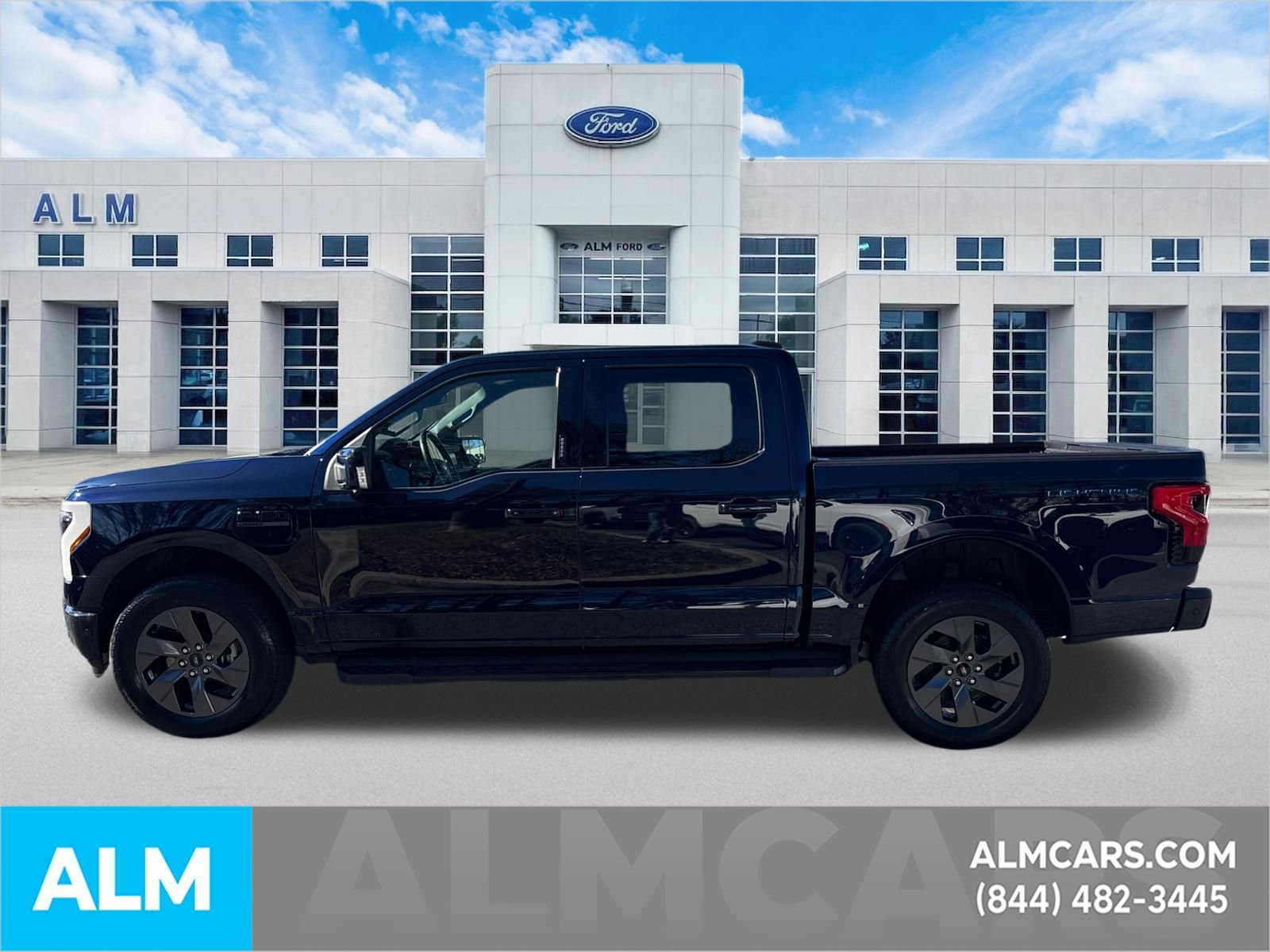 Used 2022 Ford F150 Lightning Lariat image 9