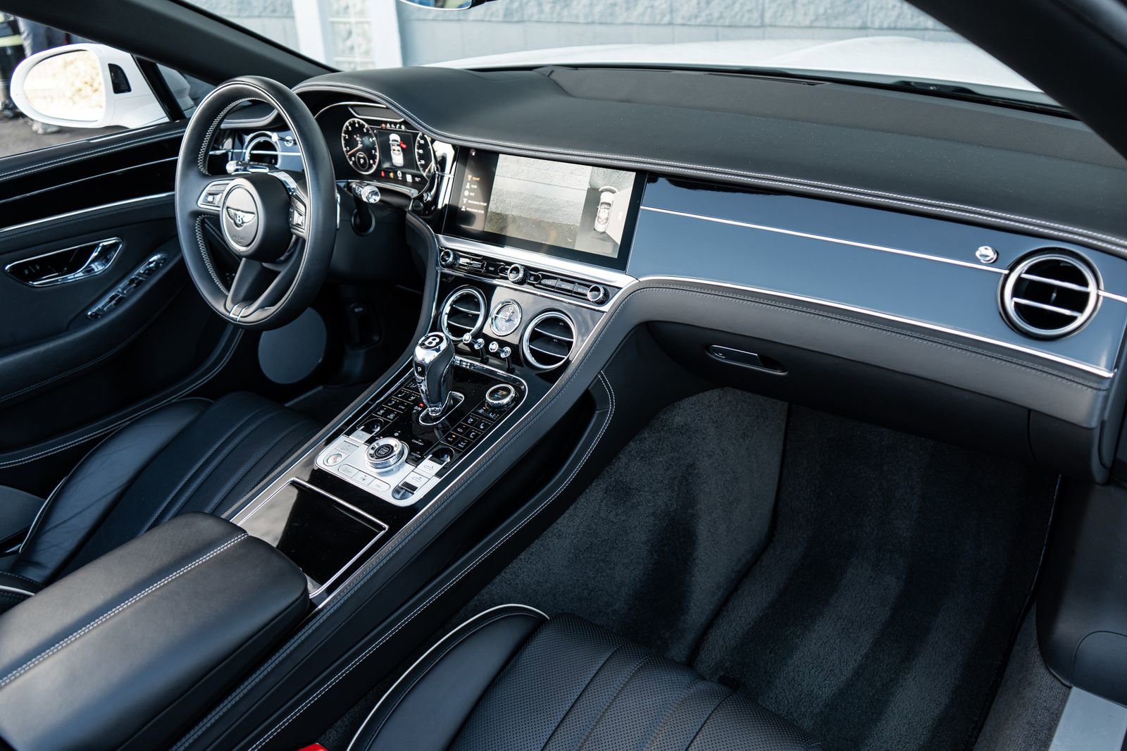 Used 2022 Bentley Continental GT image 2