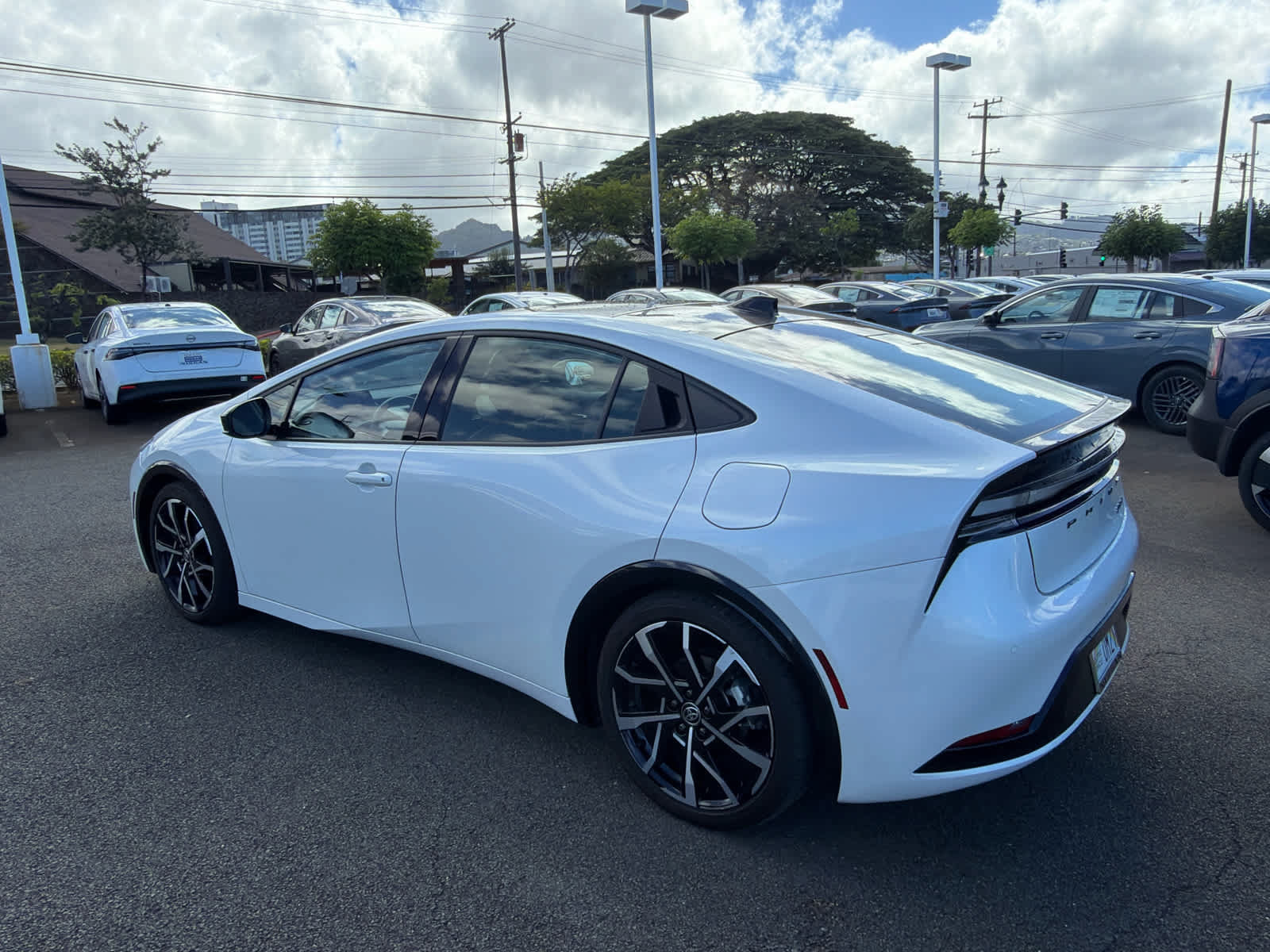 Used 2023 Toyota Prius Prime Premium FWD image 4