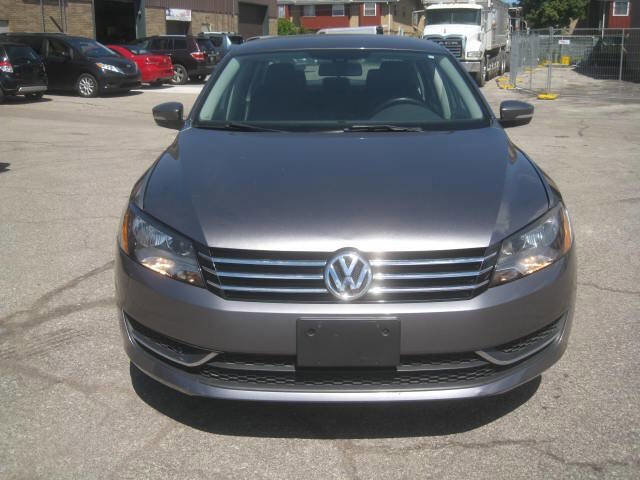 Used 2015 Volkswagen Passat 1.8T SE image 2