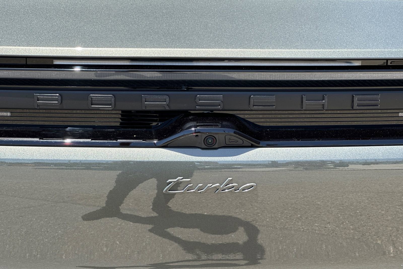 Used 2025 Porsche Macan Turbo Electric AWD/4WD image 40
