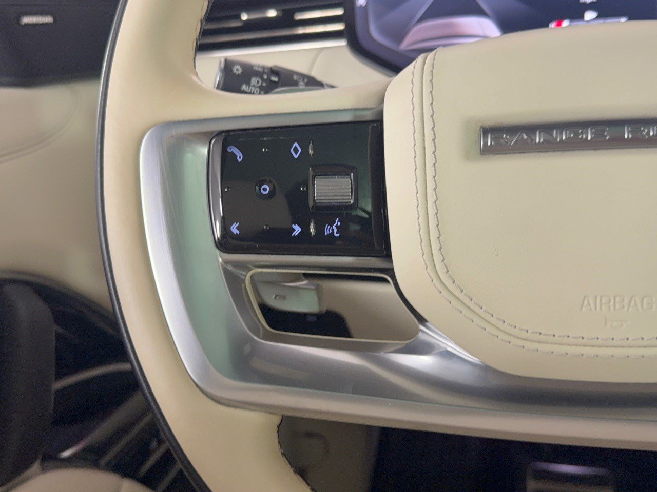 Used 2023 Land Rover Range Rover SE AWD/4WD image 18