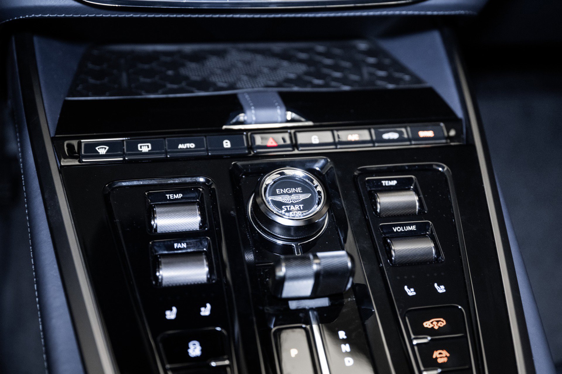 Used 2025 Aston Martin DBX 707 image 33