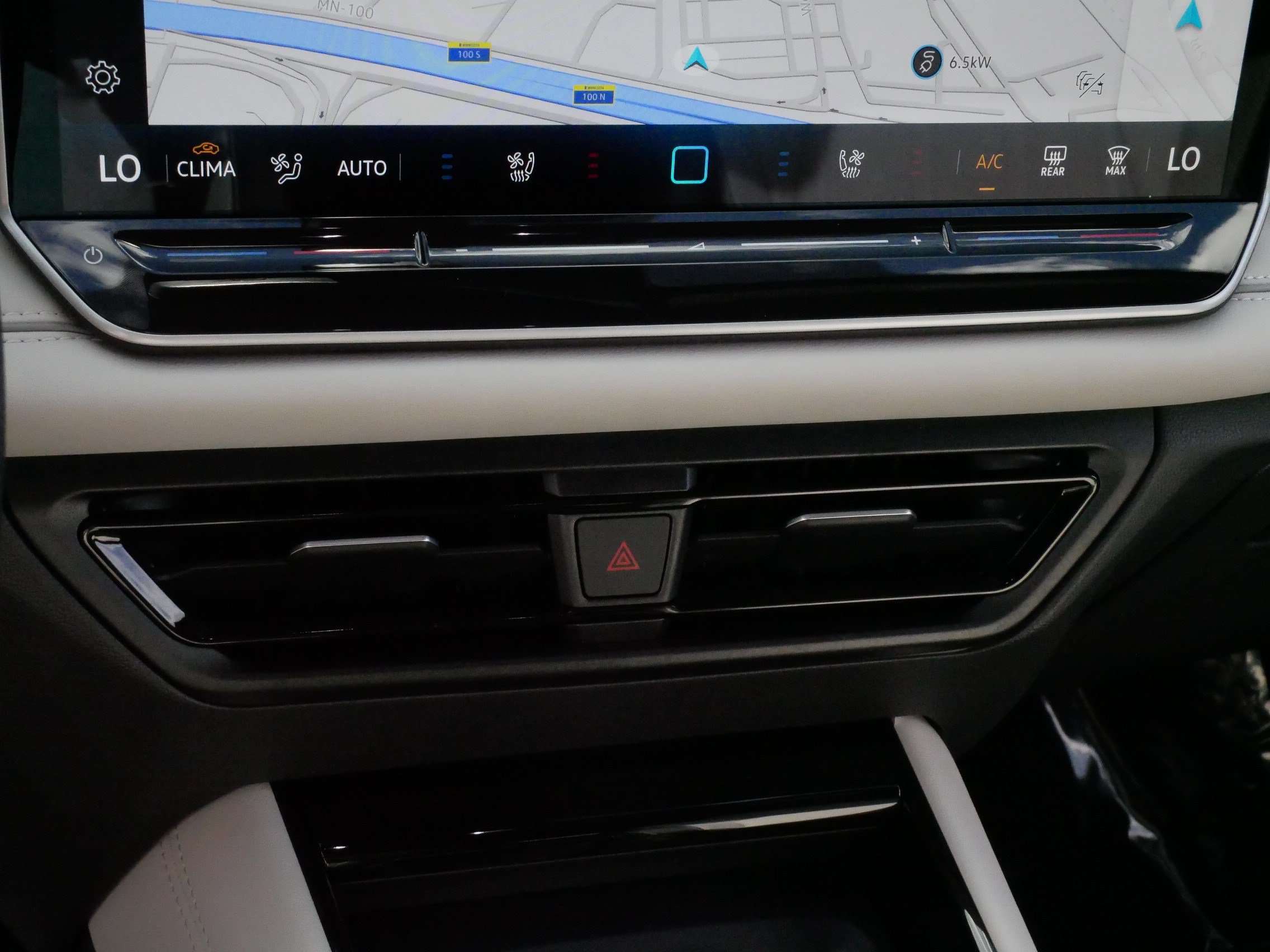 Certified 2025 Volkswagen Tiguan SEL R-Line AWD/4WD image 23
