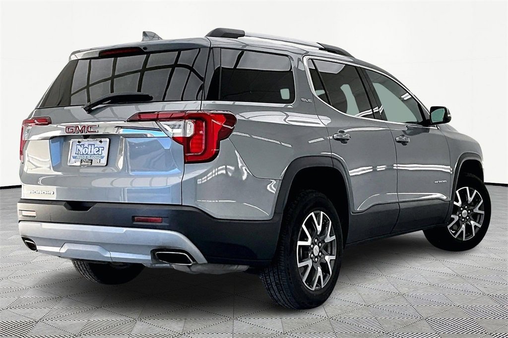 Used 2023 GMC Acadia SLE w/ Driver Convenience Package image 2