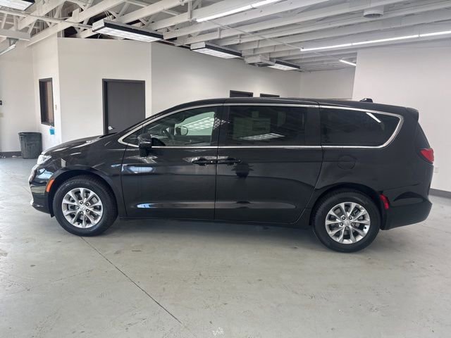 New 2026 Chrysler Pacifica Select image 4