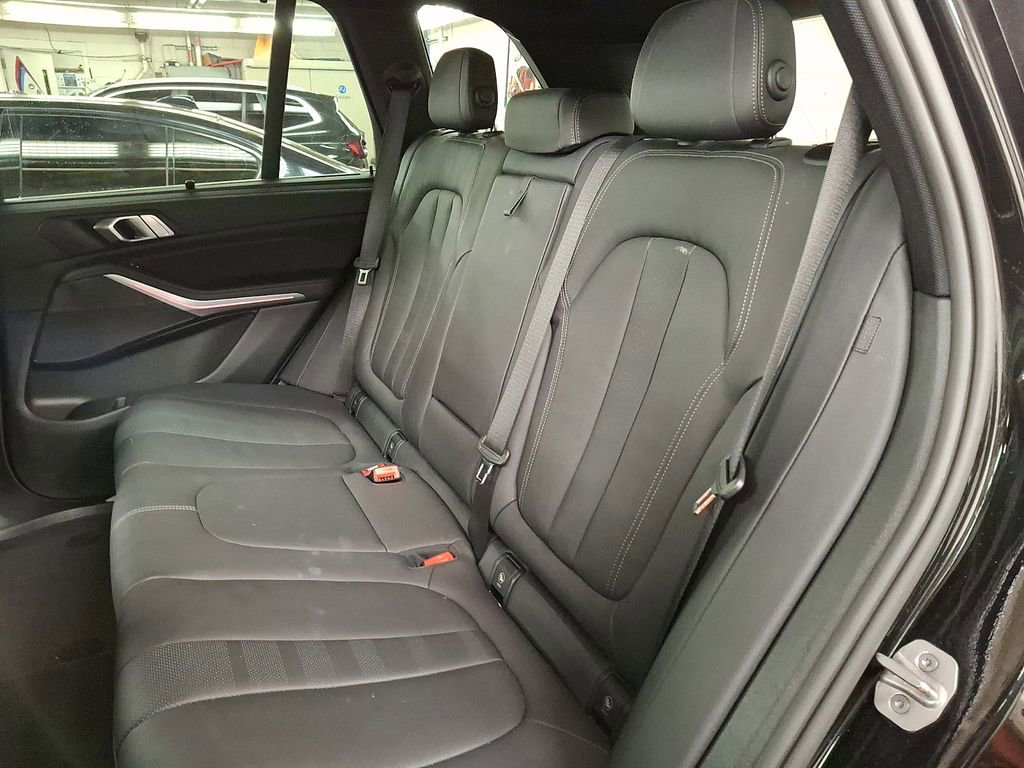 Used 2022 BMW X5 xDrive40i w/ M Sport Package AWD/4WD image 7