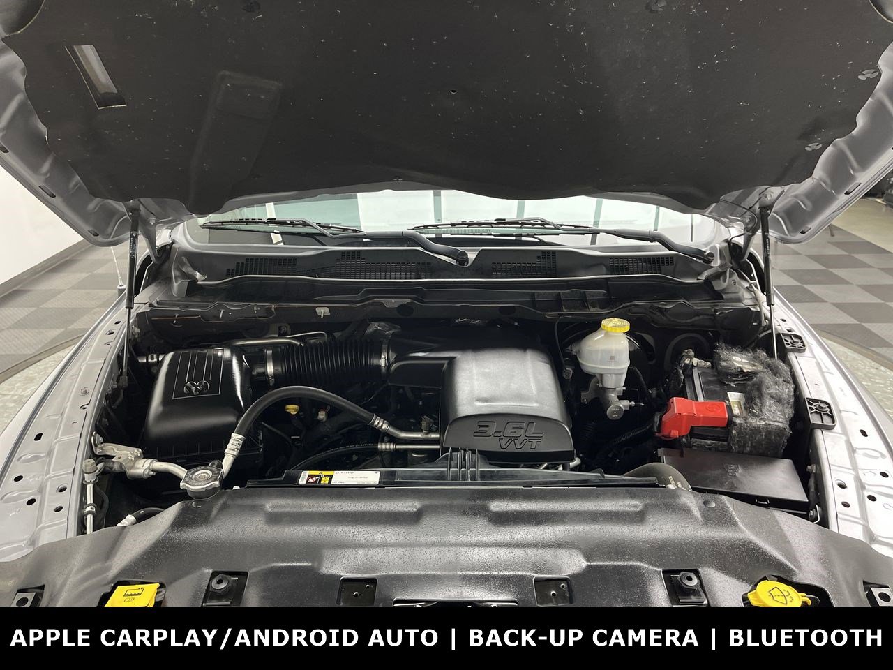 Used 2020 RAM 1500 Classic SLT AWD/4WD image 24