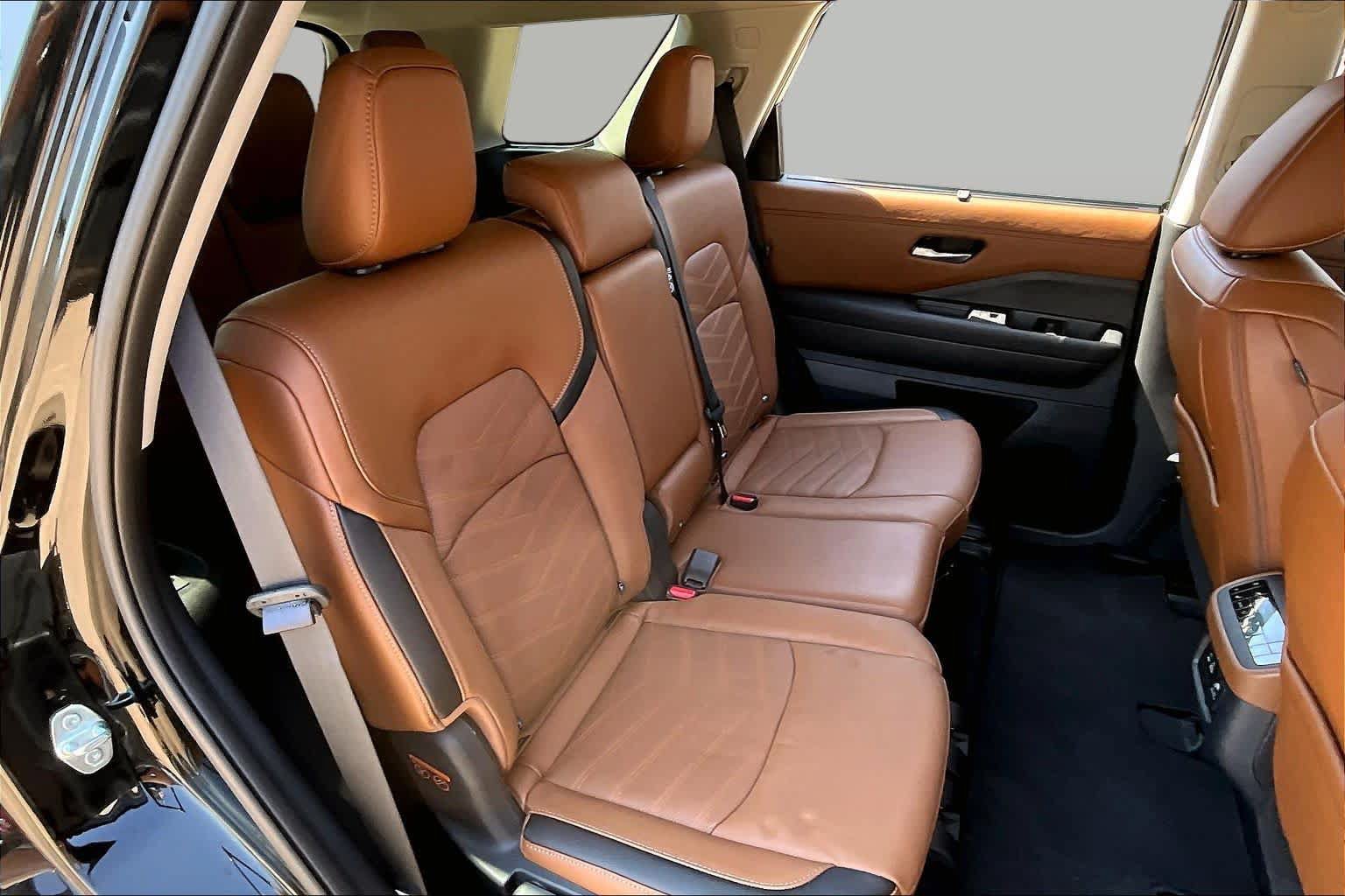 Certified 2025 Nissan Pathfinder Platinum w/ Cargo Package FWD image 19