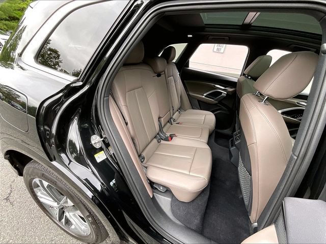 Used 2025 Audi Q5 Premium w/ Convenience Package AWD/4WD image 24