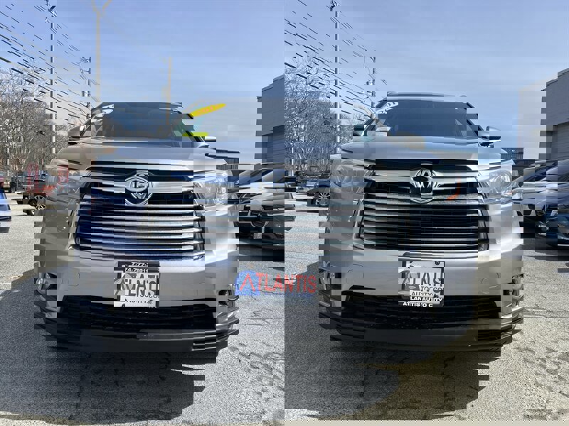 Used 2015 Toyota Highlander XLE image 2
