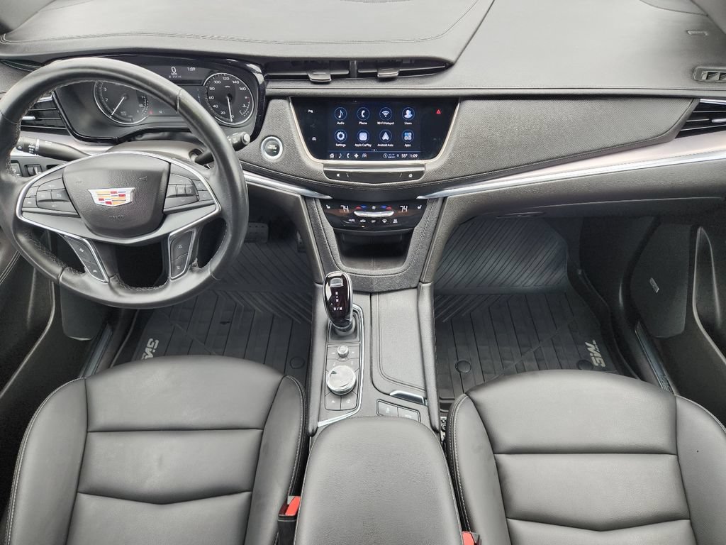 Used 2023 Cadillac XT5 Luxury FWD image 2