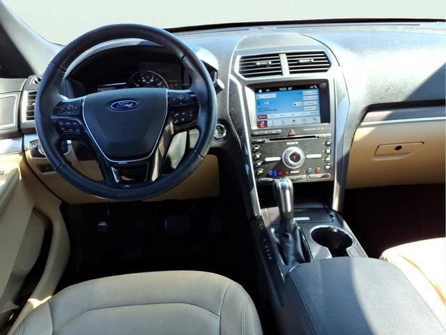 Used 2017 Ford Explorer Limited w/ Equipment Group 301A FWD image 7