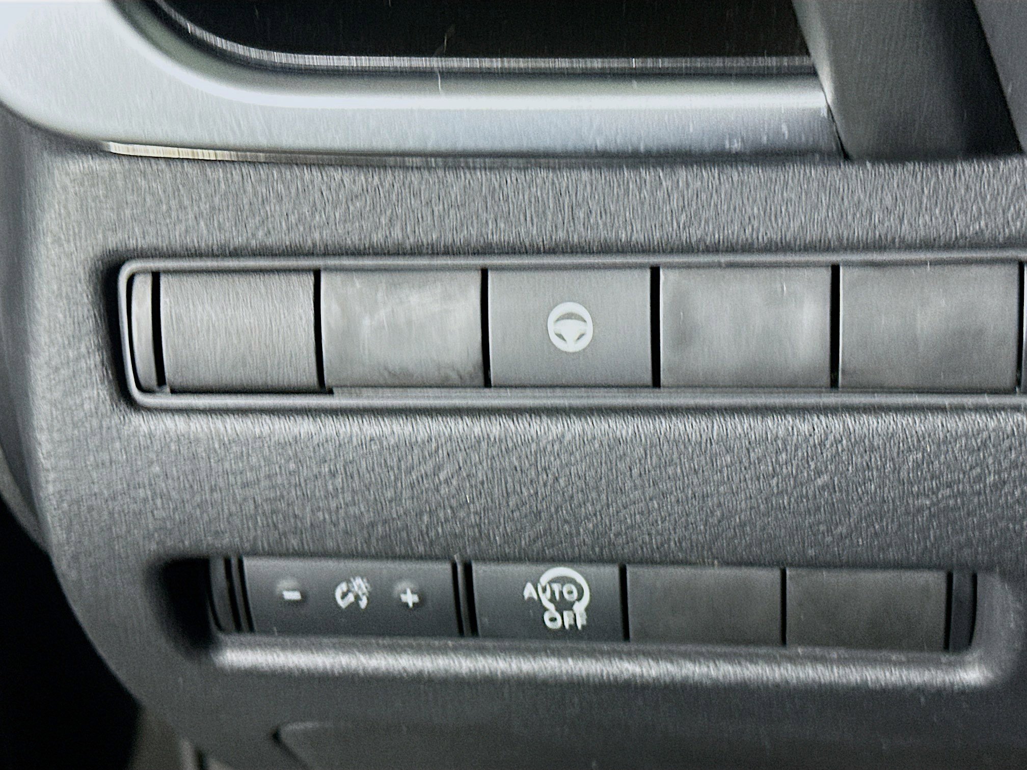 Used 2023 Nissan Rogue SV image 16