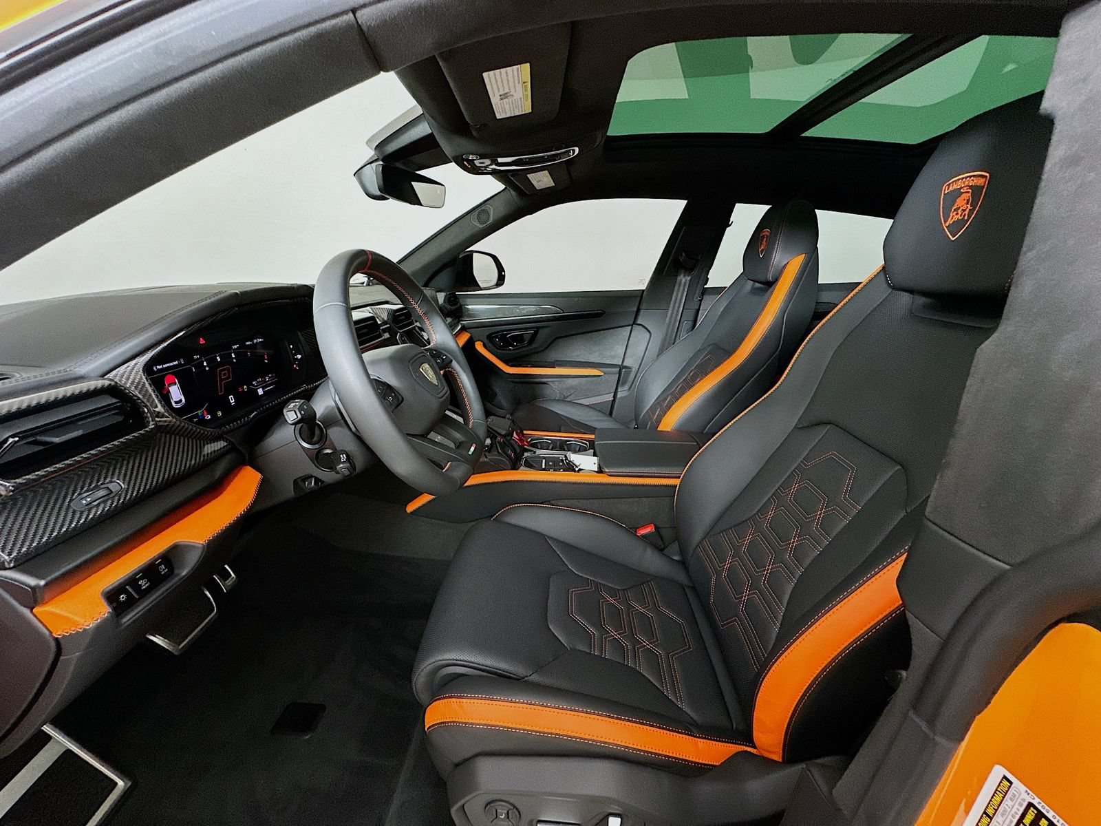 Used 2025 Lamborghini Urus SE AWD/4WD image 35