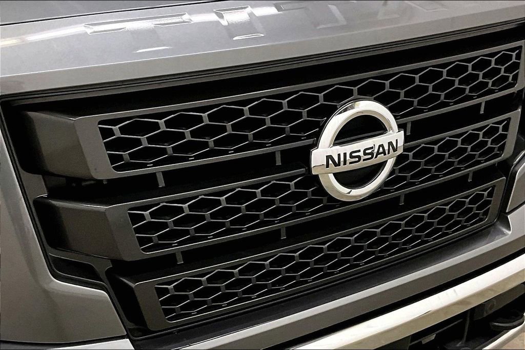 Used 2021 Nissan Titan SV w/ SV Convenience Package image 32
