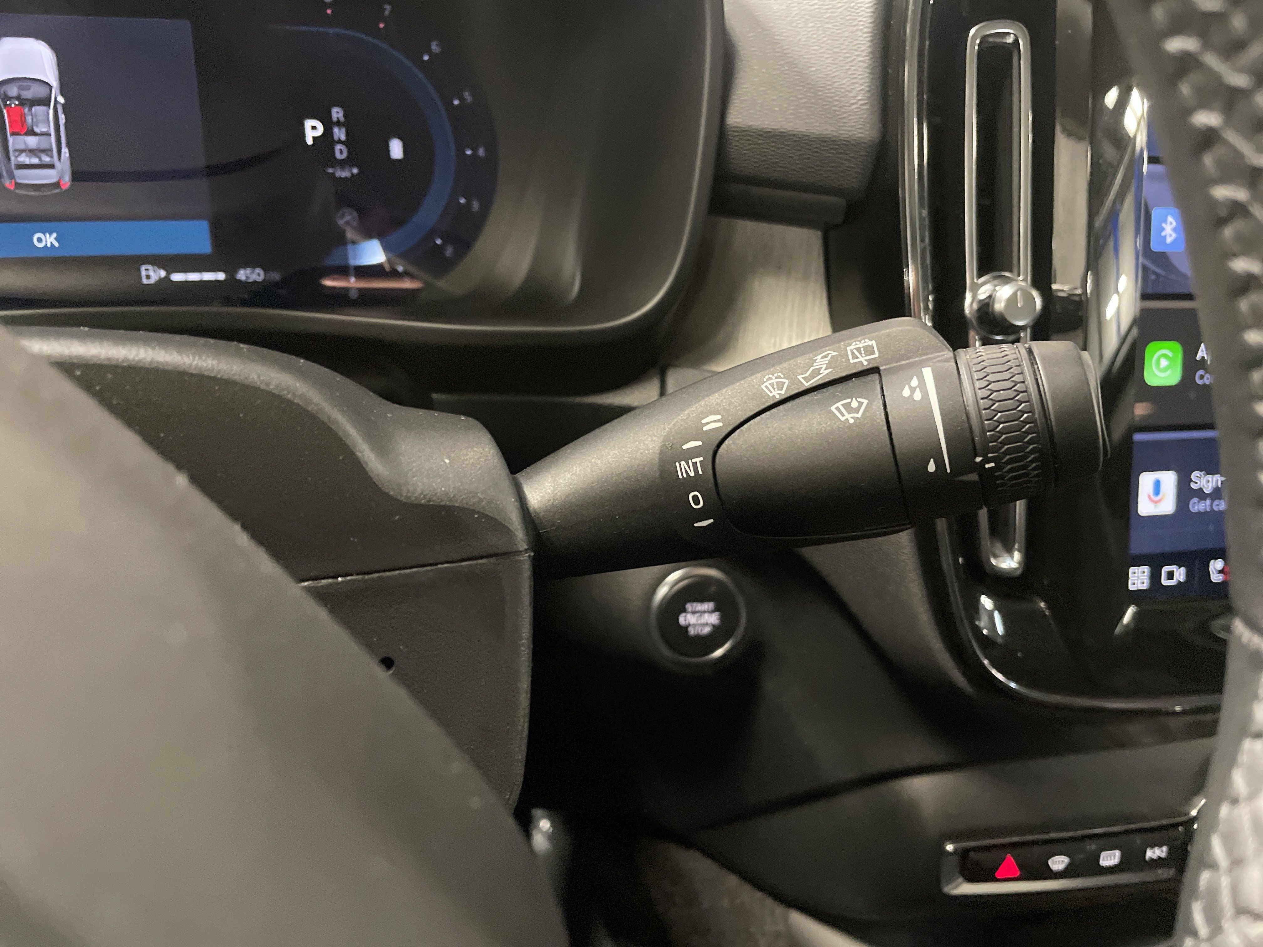 Used 2025 Volvo XC40 B5 Core image 32