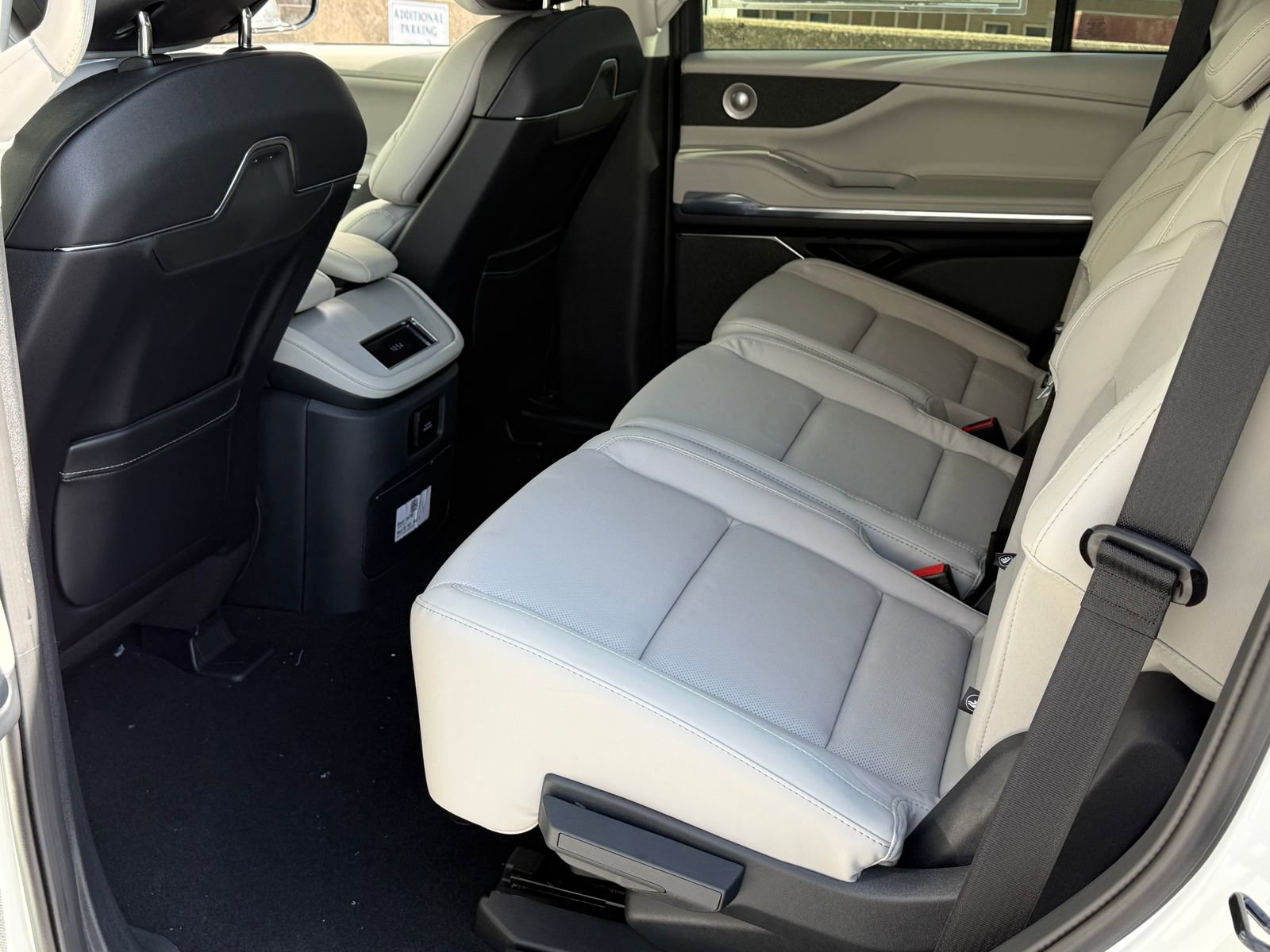 New 2026 Lincoln Navigator Reserve w/ Jet Appearance Package image 17