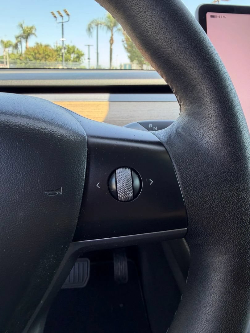 Used 2022 Tesla Model Y Long Range AWD/4WD image 22