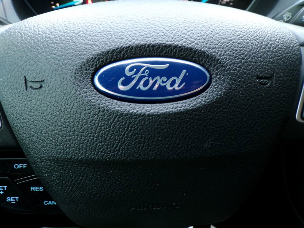 Used 2016 Ford Focus SE w/ SE Cold Weather Package FWD image 32