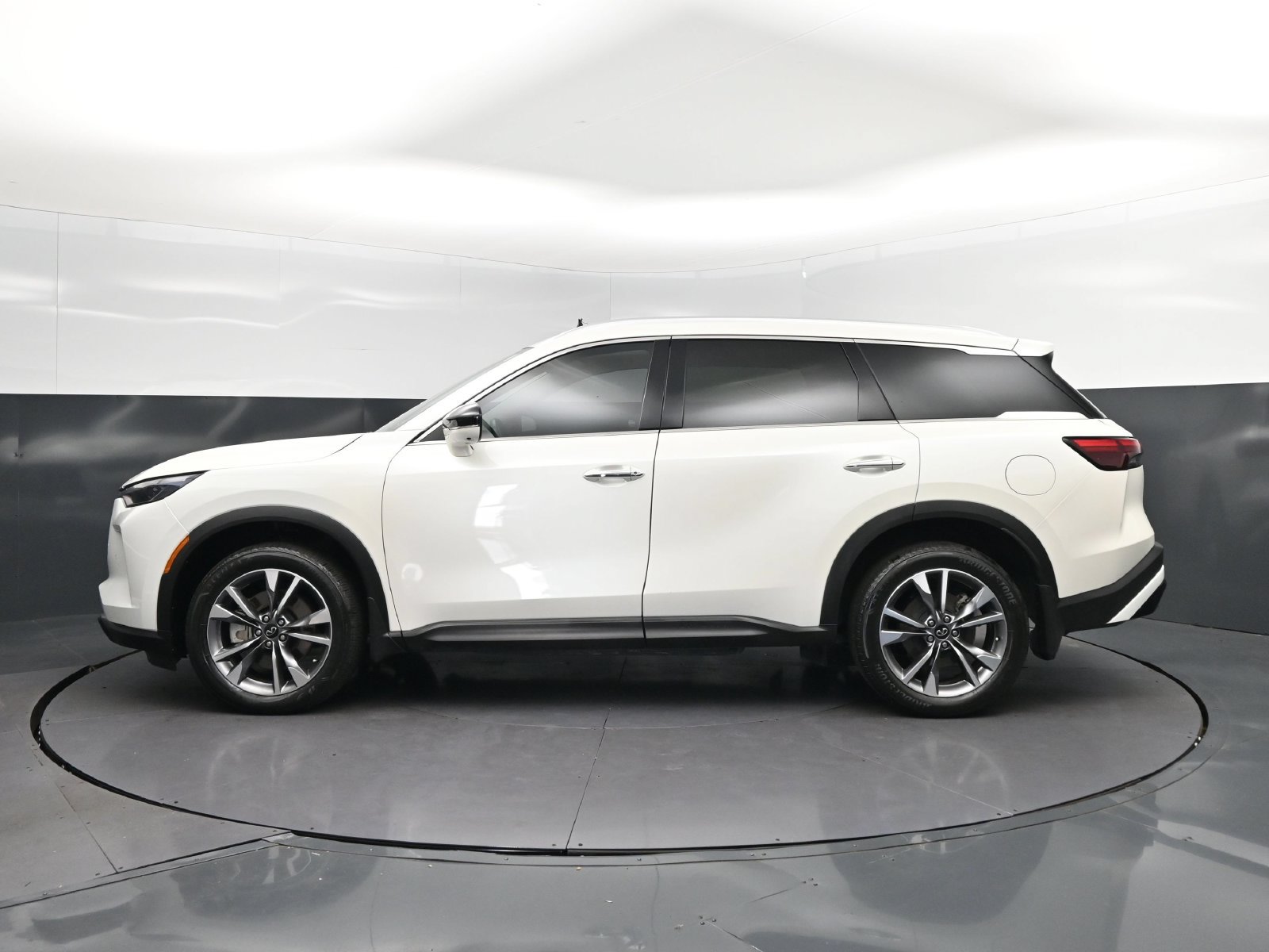 Used 2024 INFINITI QX60 Luxe FWD image 4