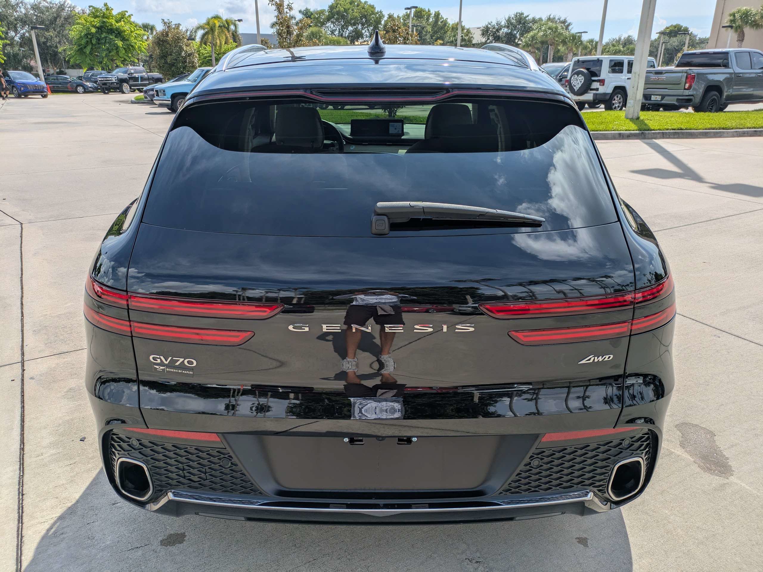 Certified 2024 Genesis GV70 2.5T w/ Select Package AWD/4WD image 3