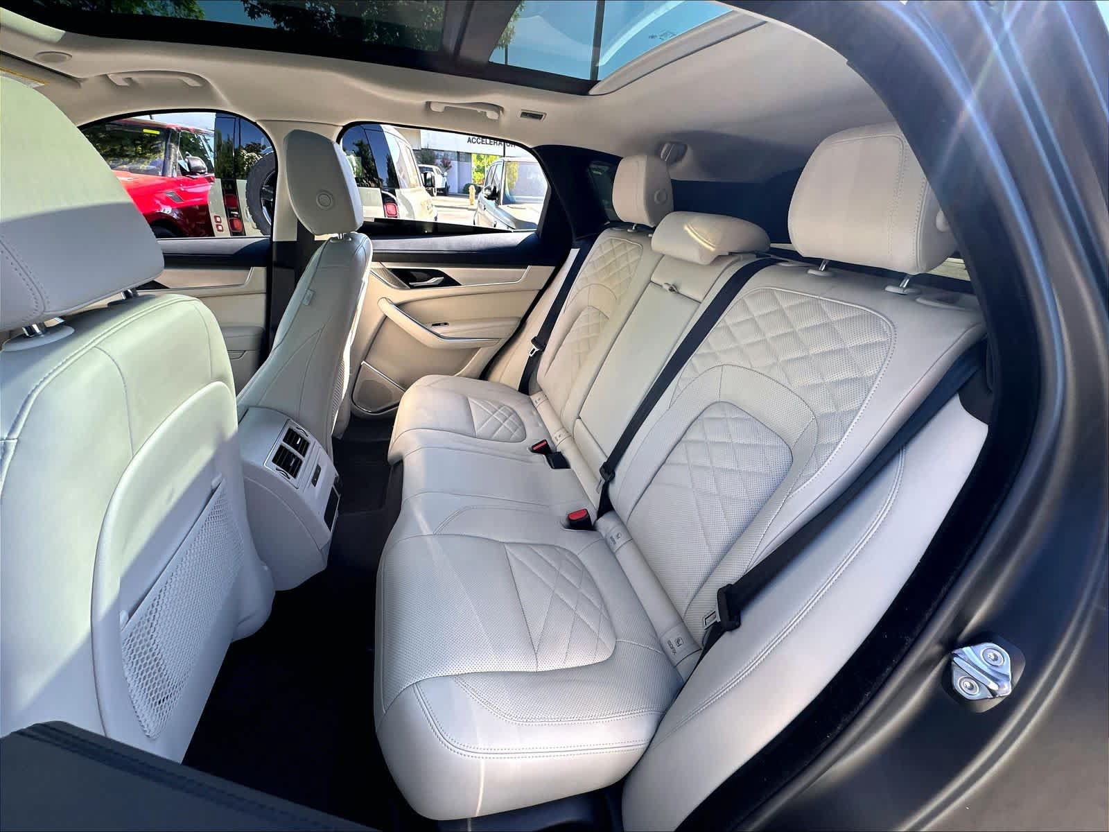 Used 2023 Jaguar F-PACE S AWD/4WD image 29
