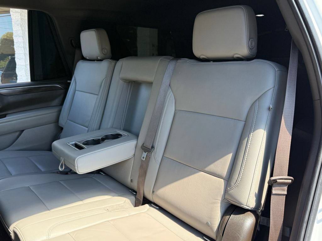 Used 2021 Chevrolet Tahoe Z71 w/ Luxury Package AWD/4WD image 26