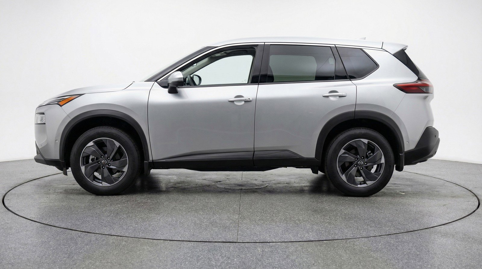 Used 2025 Nissan Rogue SV image 5